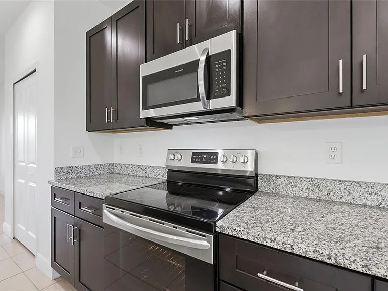 304 Begonia Ct — Photo 12