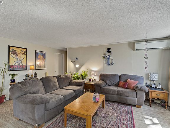 4th image of 463 SE 37th Ave
