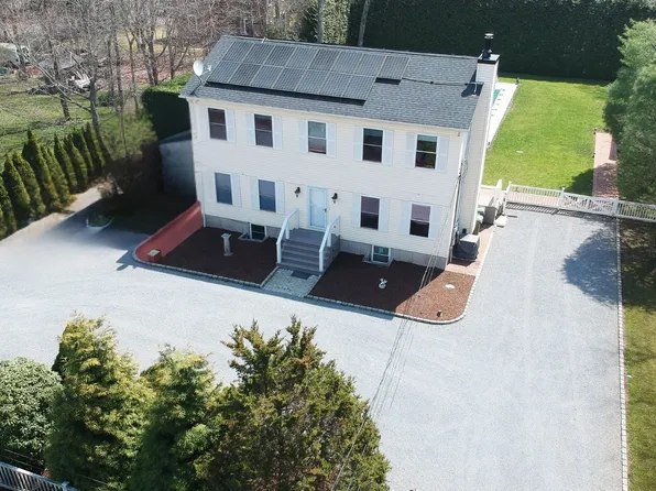 11 Eauclaire St, East Hampton, NY 11937