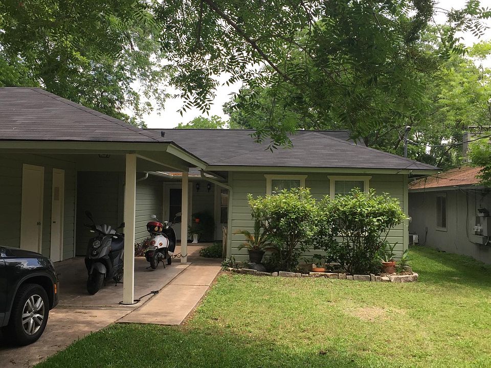 Front of duplex - this side comes with one car garage