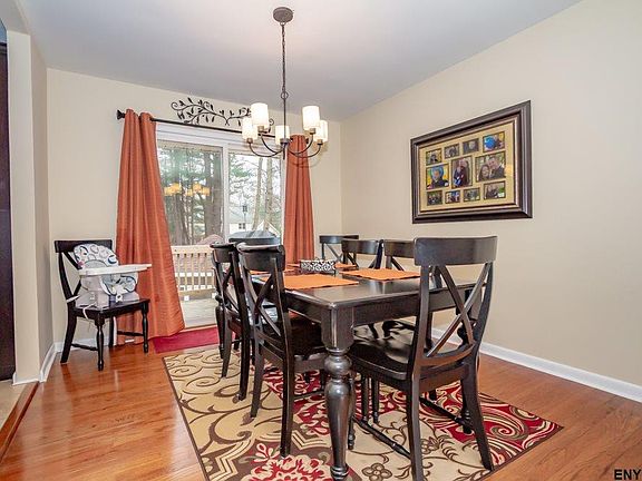 4th image of 19 Bayberry Dr