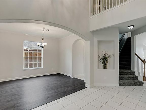 3rd image of 137 Greenridge Cir