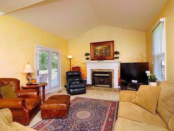 3rd image of 1314 Bedfordshire Dr