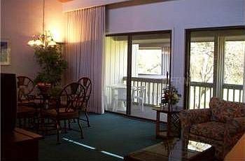 5th image of 3247 Camelot Cir
