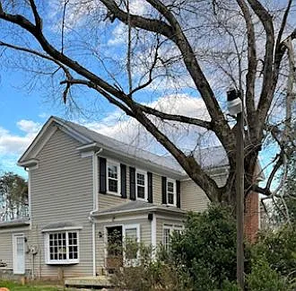3 bed, 2390 sqft, $2,700 — Photo 2
