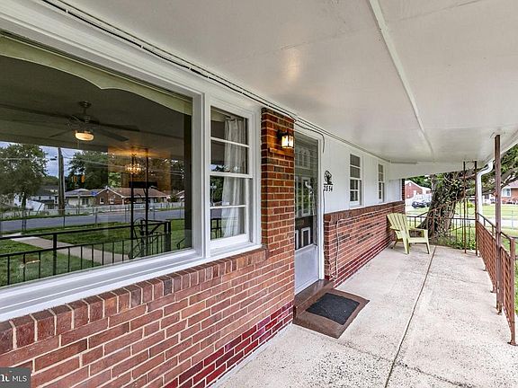 3rd image of 2854 Oak Knoll Dr