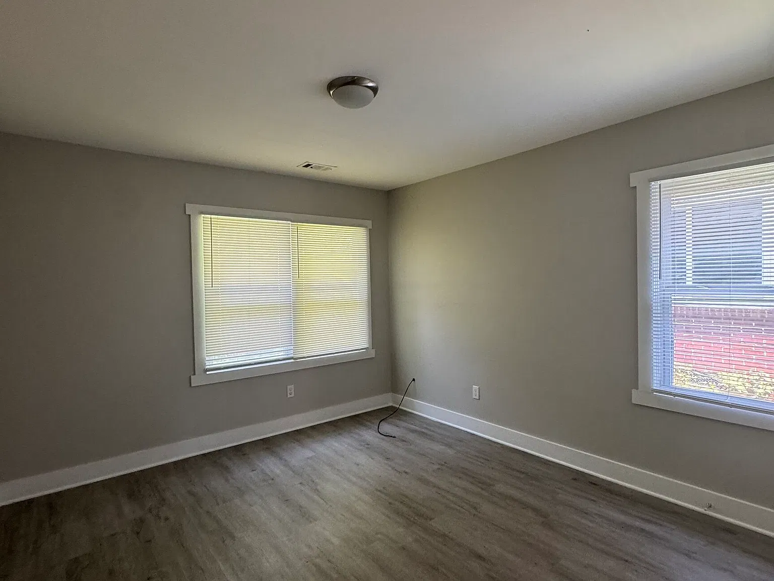 3 bed, 2.0 bath, 1212 sqft, $2,200 — Photo 3
