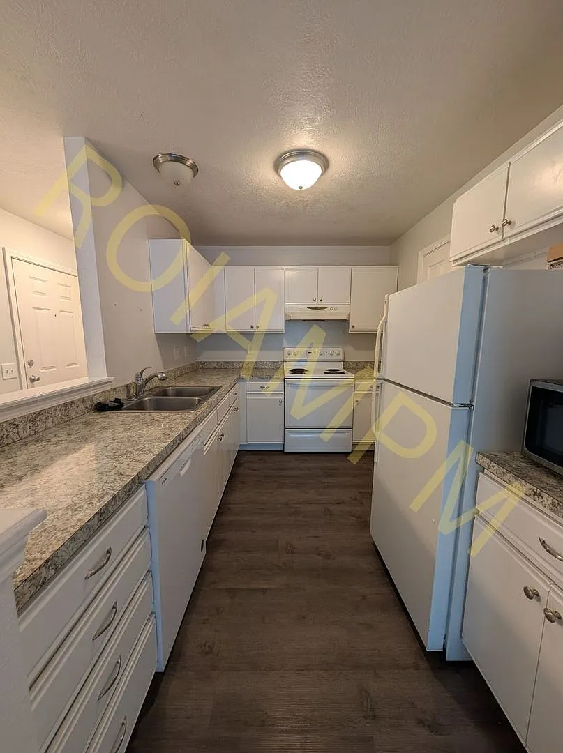 319 Lenore St — Photo 4