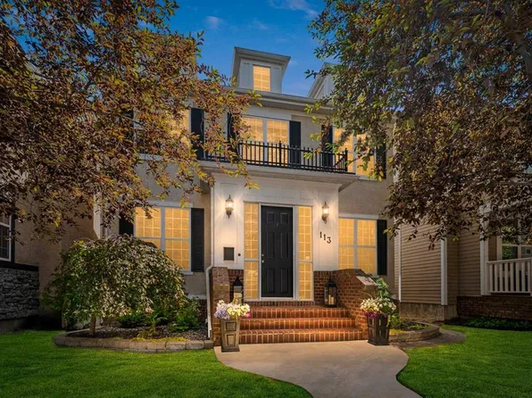 113 W Ypres Grn SW, Calgary, AB T2T 6M3