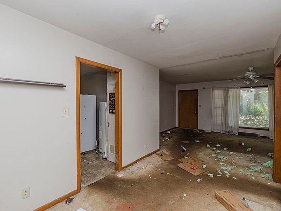 5th image of 3807 Grail St