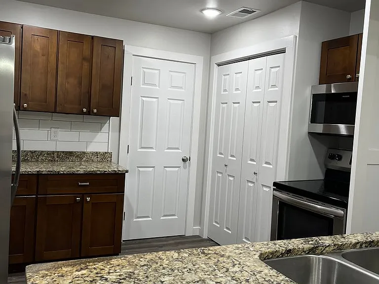 410 Cherry Ave — Photo 13