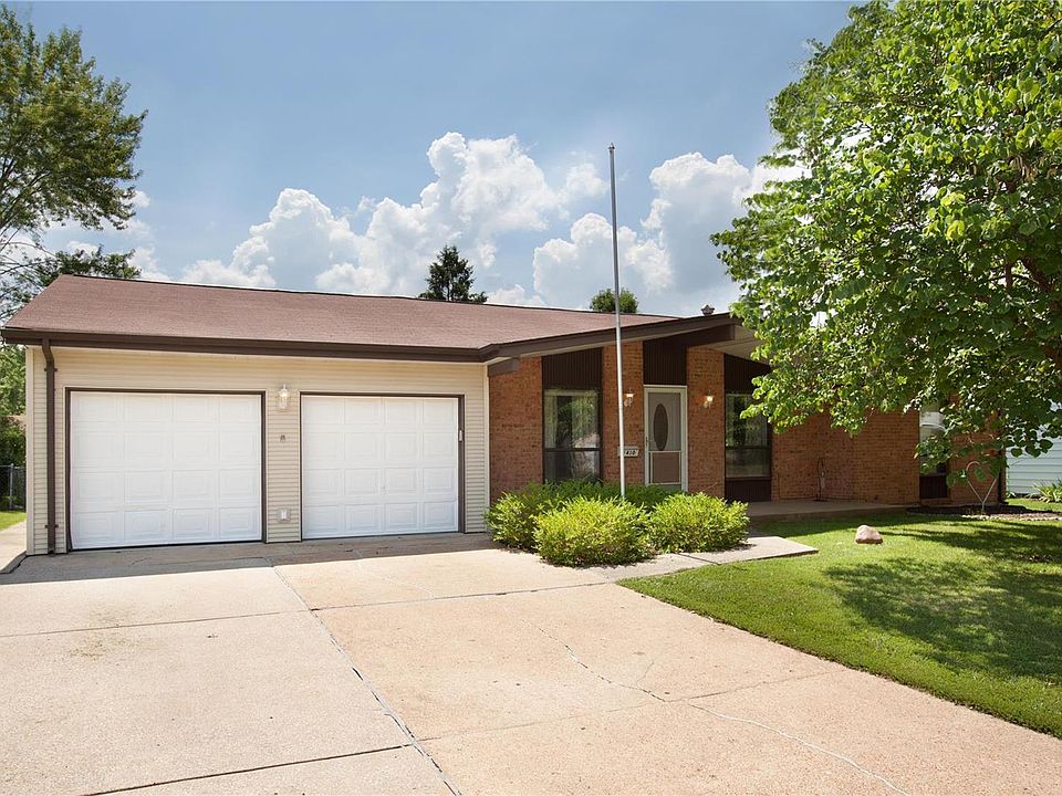 1st image of 7410 Foxfield Dr