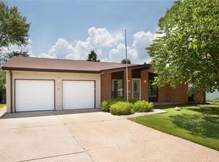 7410 Foxfield Dr, Hazelwood, MO 63042