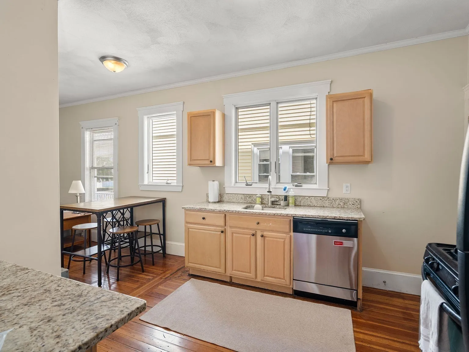 5 bed, $1,000 — Photo 3