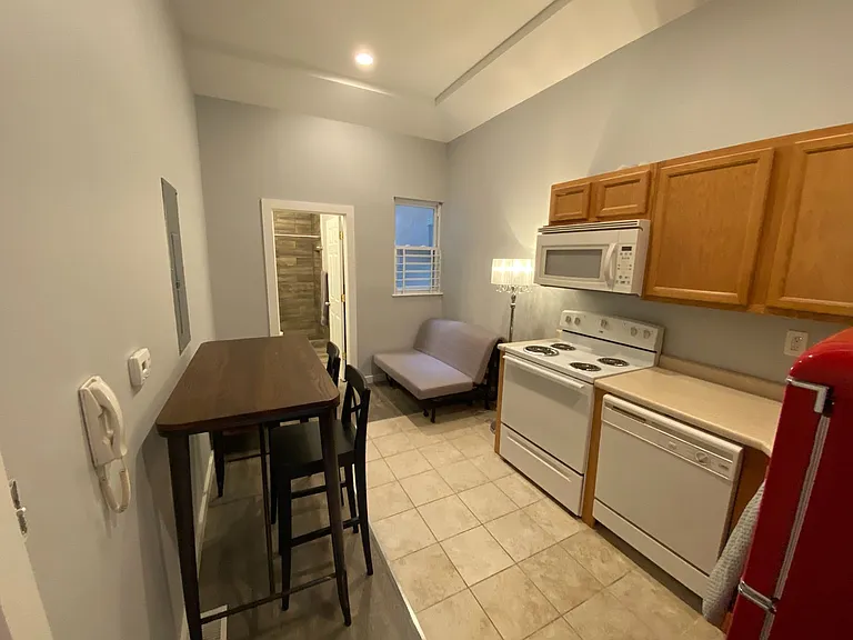 1535 W Poplar St — Photo 20