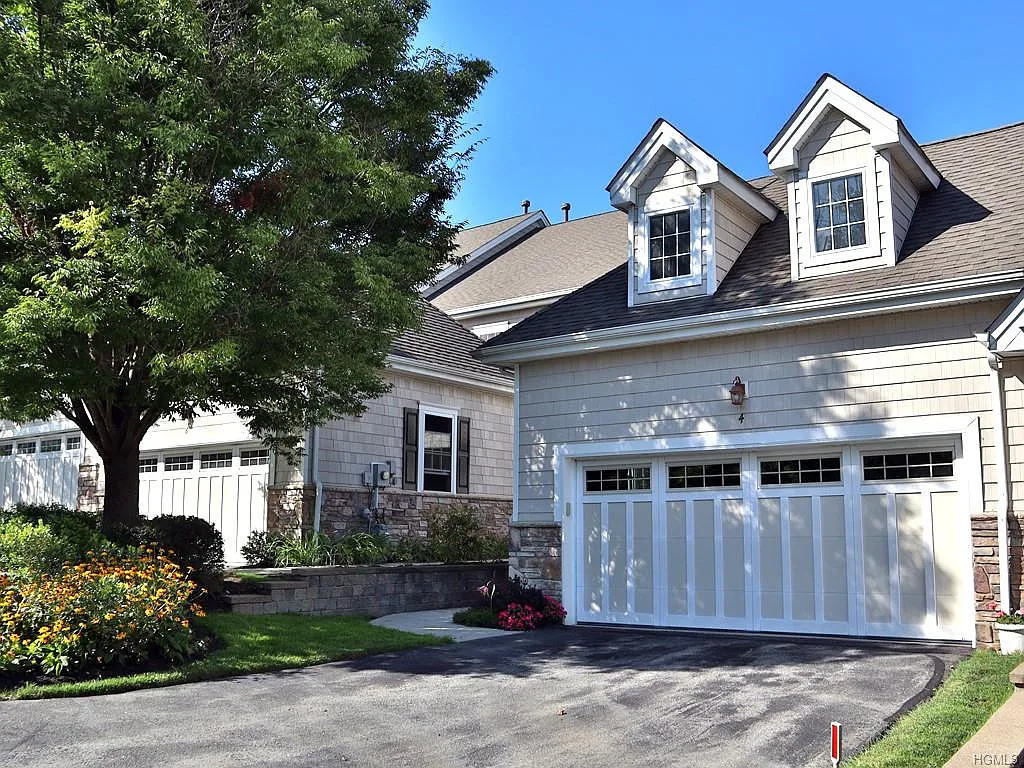 4 Turnberry Ct photo 1