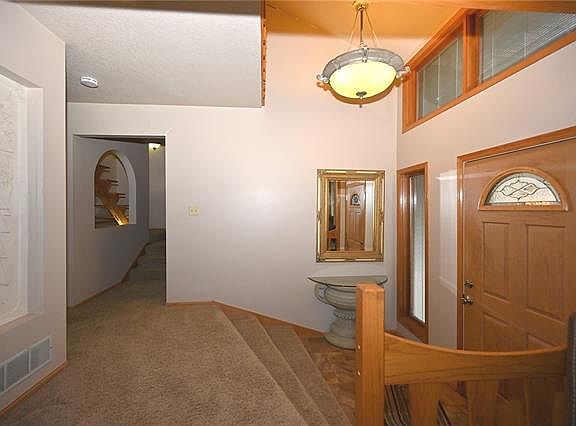 3rd image of 80 Maple Dr