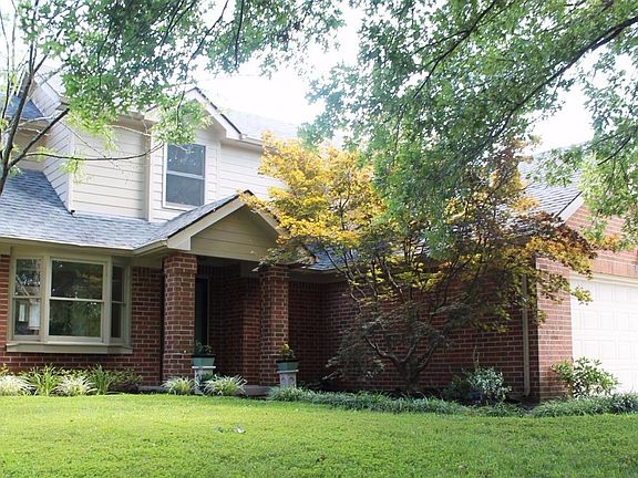 2nd image of 816 Edgewood Dr