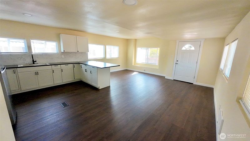 5th image of 2392 Douglas rd #4