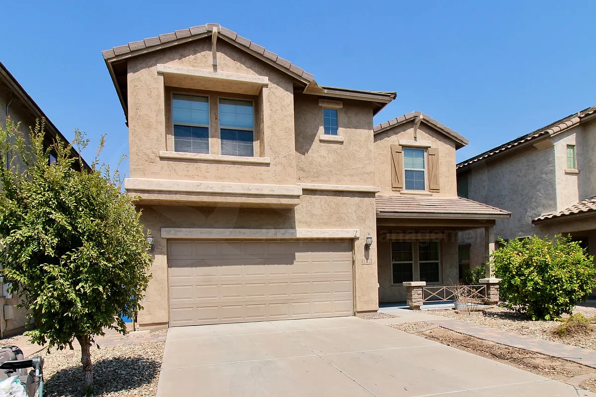 3 bed, 2.5 bath, 1909 sqft, $2,350 — Photo 2