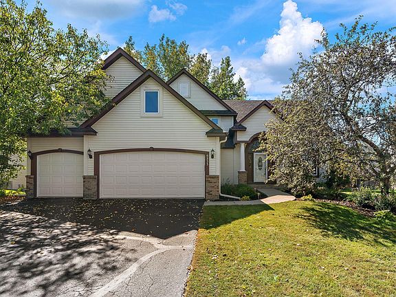 3rd image of 9335 Parkside Dr