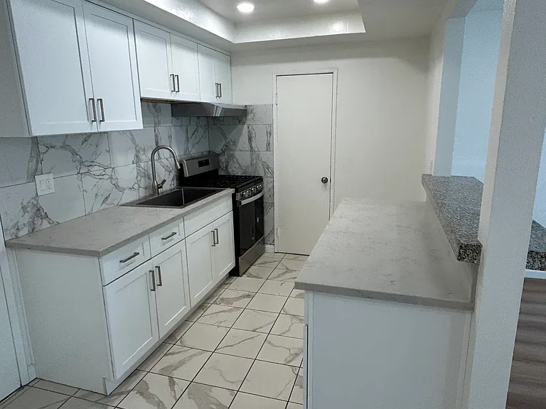915 Carob Way #2 — Photo 3