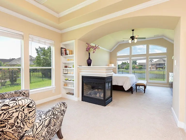 162 W Hullwood Ct — Photo 23
