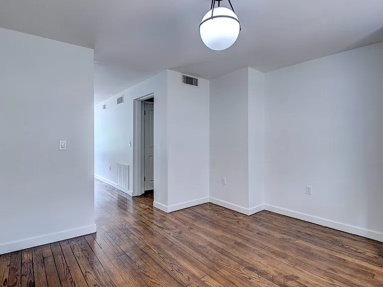 1520 Broadway St — Photo 9