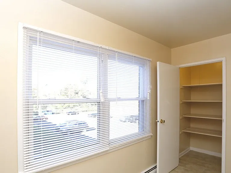 Country Club Apartments — Photo 19