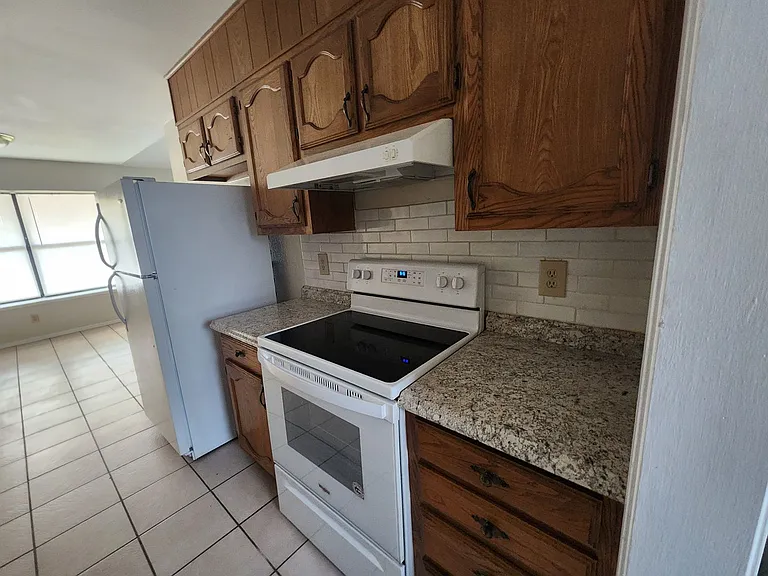 1335 Gordon Blvd — Photo 4