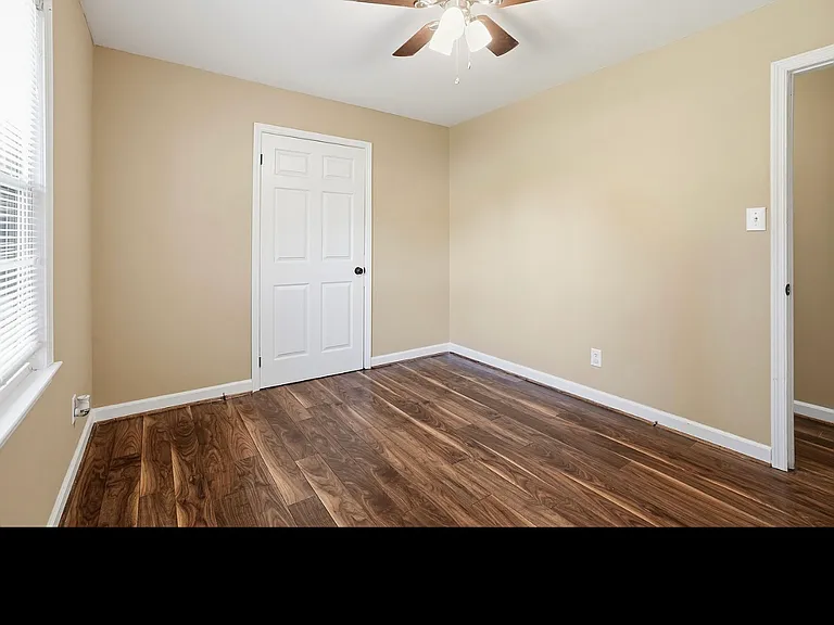 3915 Northern Hills Dr — Photo 15