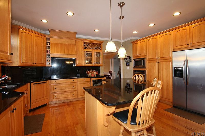 3rd image of 209 SAMUEL Court