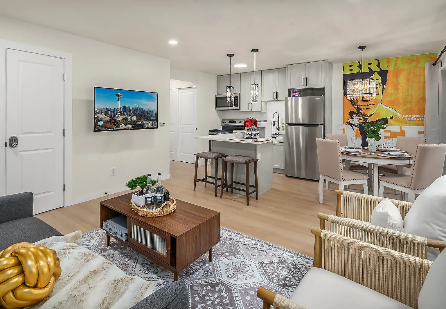 2 bed, 900 sqft, $2,745 — Photo 3