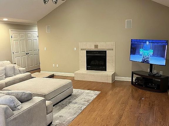 3rd image of 8018 Mobile Rd