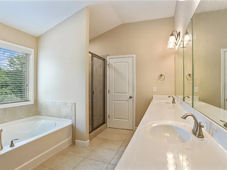 4835 Edgemoore Trce — Photo 34