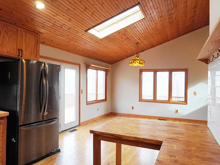 219 Merrylog Ln — Photo 3