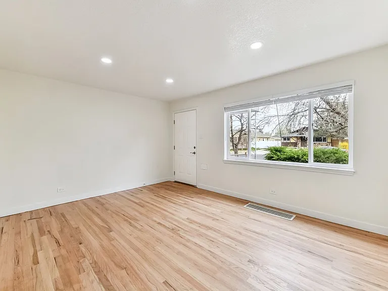 1325 Lansing St — Photo 10