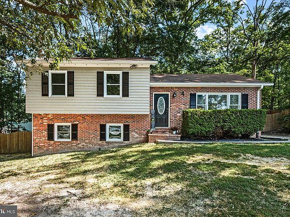 2nd image of 4 Columbus Ct