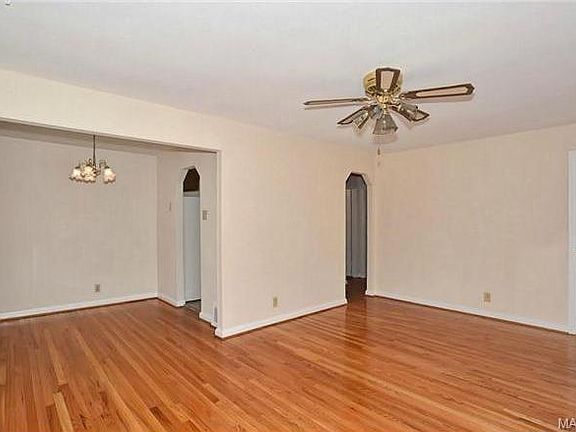 4th image of 15 Banbury Ct