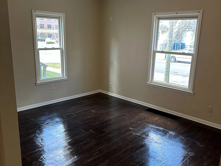 554 W Station St — Photo 1