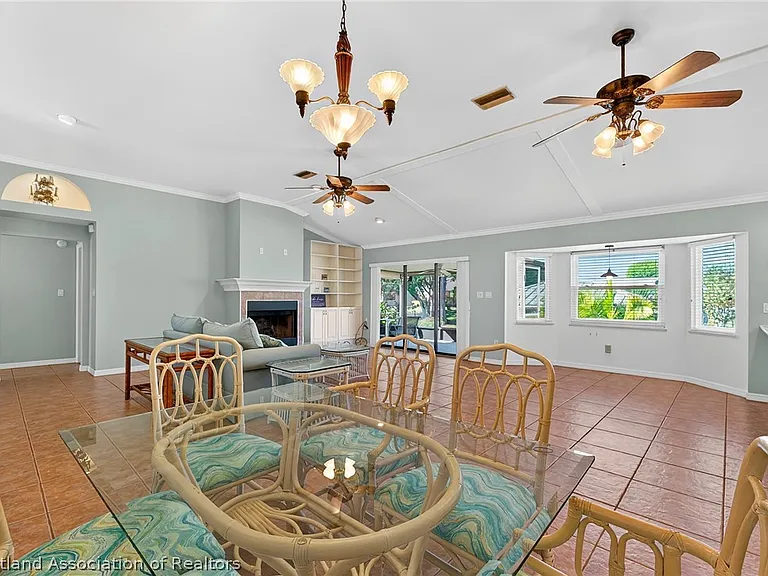 105 Fern Ct — Photo 22