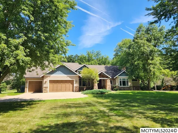 95 Oak Run Dr, Mason City, IA 50401