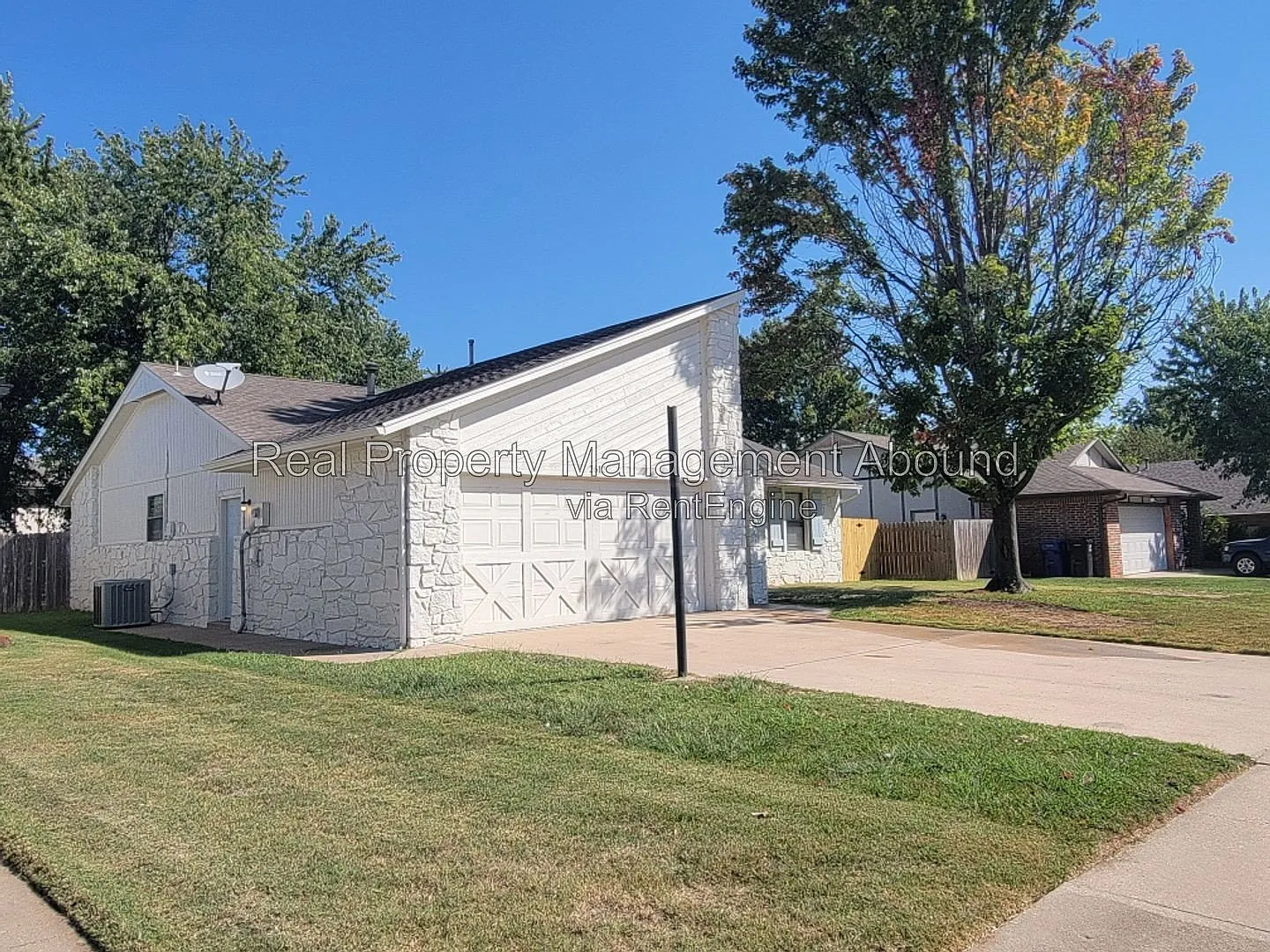 3 bed, 2.0 bath, 1474 sqft, $1,900 — Photo 1