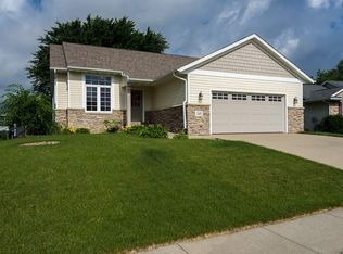 245 Radcliffe Dr, North Liberty, IA 52317