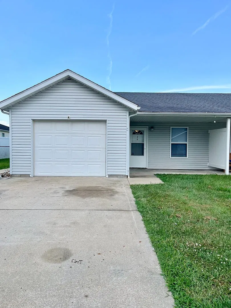 3 Bed | 2 Bath | Duplex — Photo 1