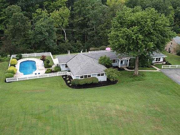 3rd image of 21 Thatcher Ct