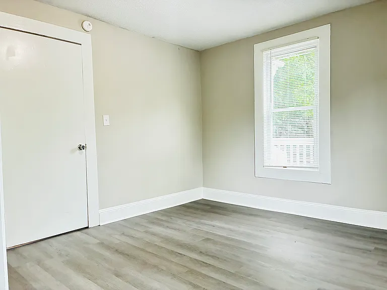 514 S Maple St — Photo 19