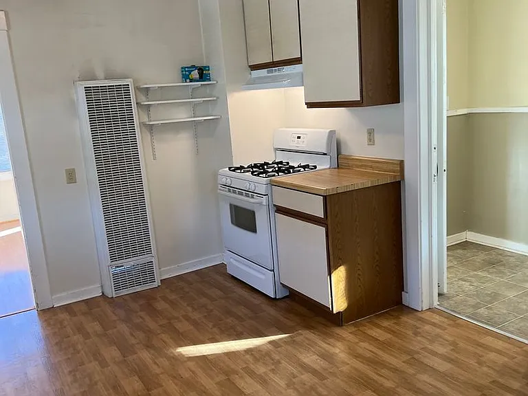 145 La Rue Ave — Photo 11