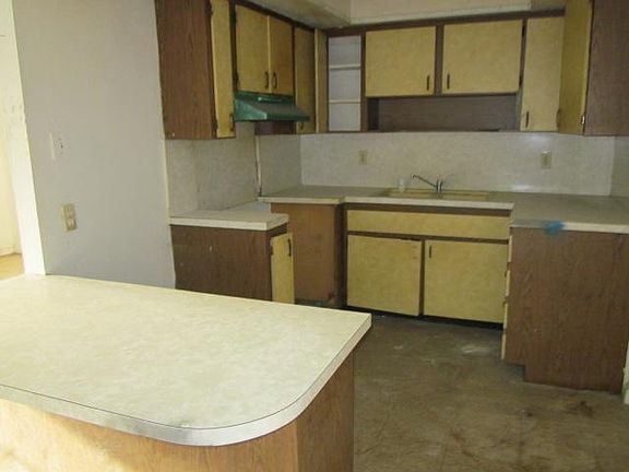 4th image of 720 Polk St