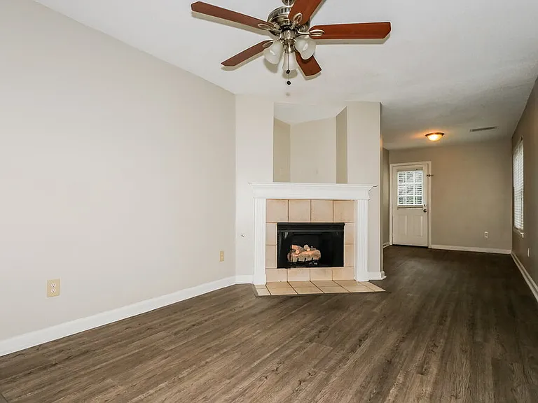 1209 Calebs Ridge Dr — Photo 5